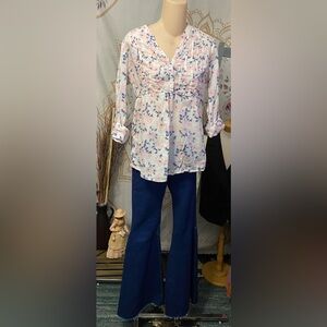 LEVI'S Top Blouse White Pink Blue Floral Cotton Tie Back Roll Tab Sleeve Small
